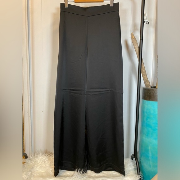 NWT Rachel Zoe Satin Wide Leg Pull On Pants Elastic Waist Black Trousers Flowy - Picture 1 of 10
